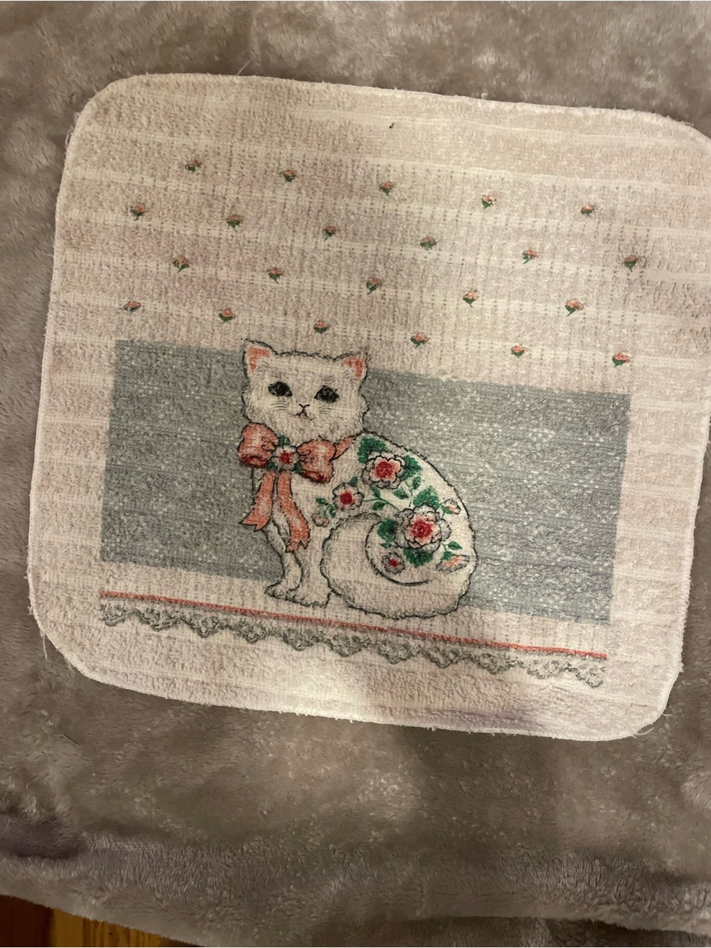 Vintage 90s small cat decorative towel